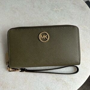 NWT Michael Kors Fulton Bifold Wristlet/Wallet